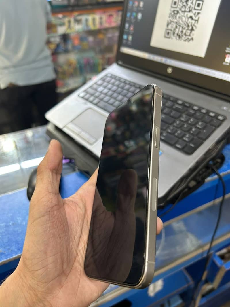 Apple iPhone 15 Pro Max 0