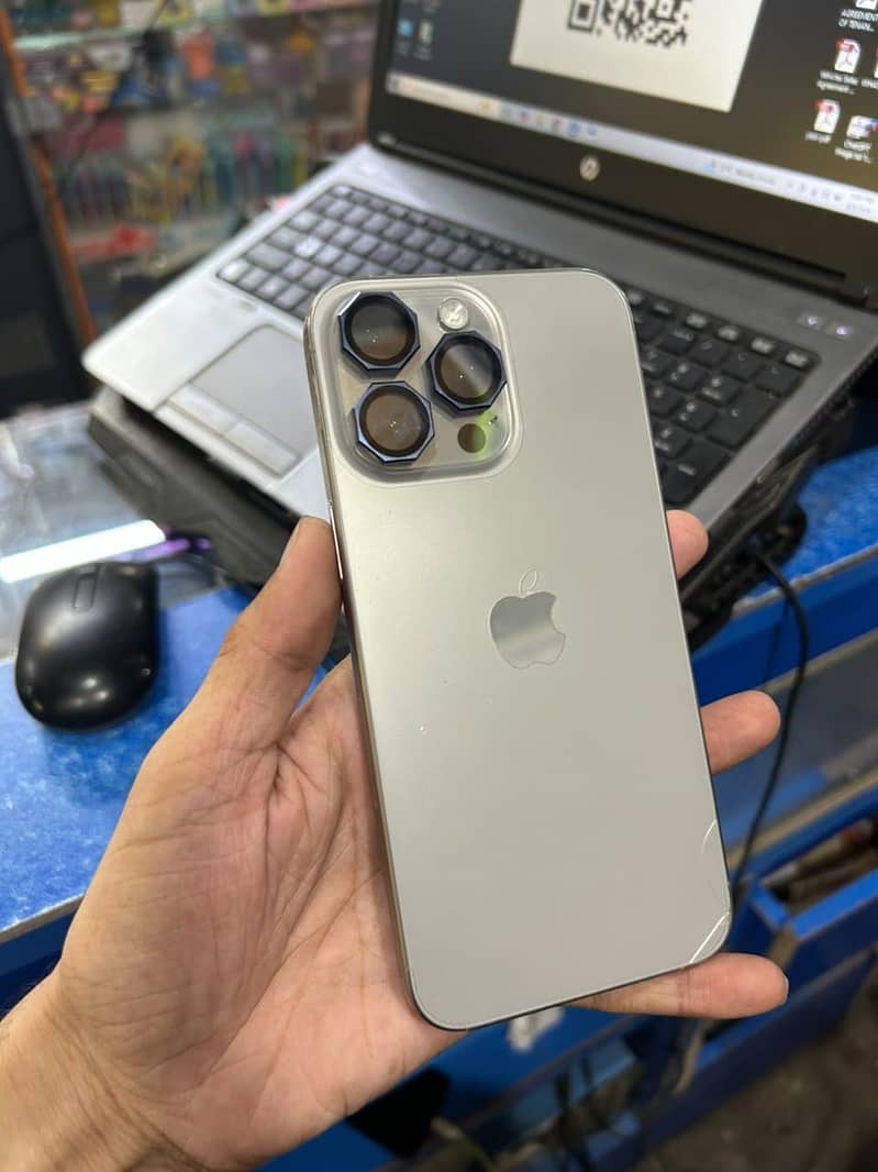 Apple iPhone 15 Pro Max 2