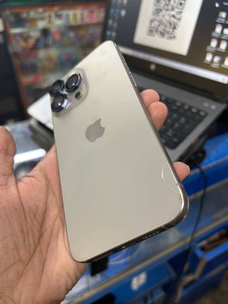 Apple iPhone 15 Pro Max 5