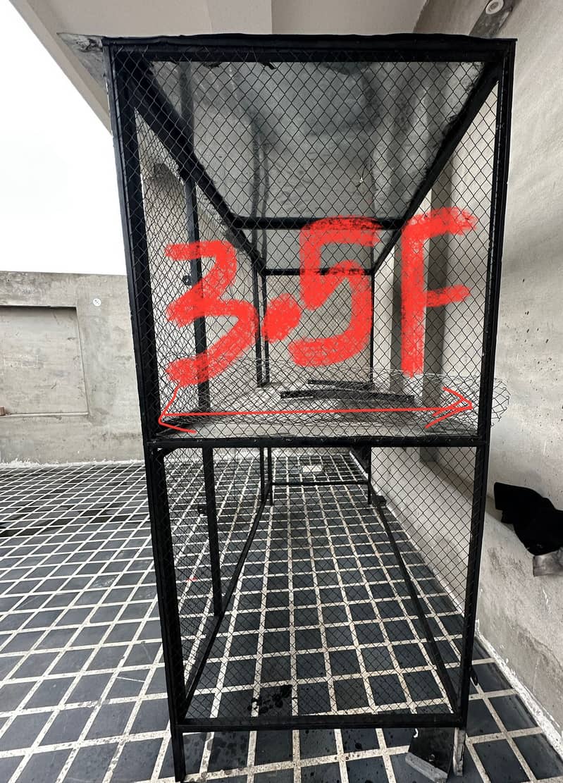 Hens cage 8