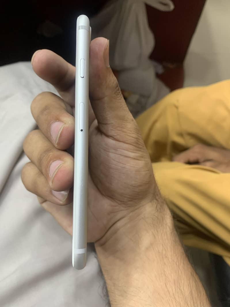 Apple iPhone 7 0