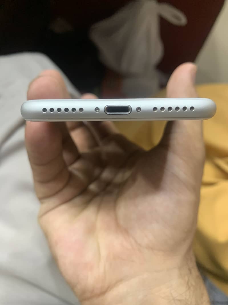 Apple iPhone 7 1