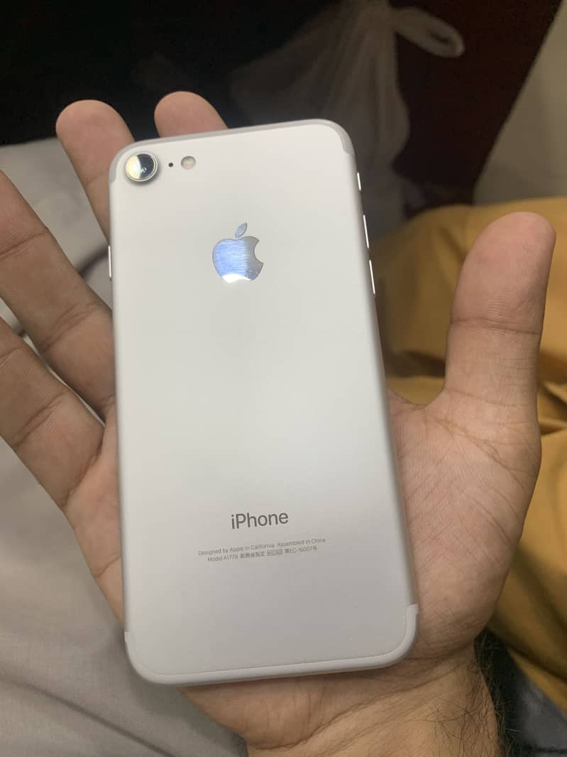 Apple iPhone 7 3