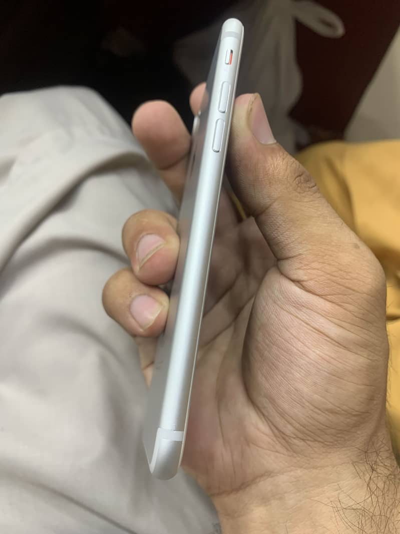 Apple iPhone 7 4