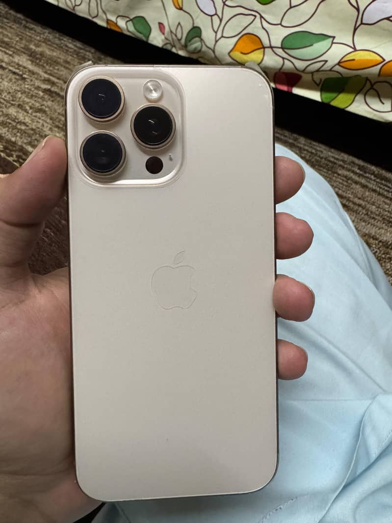 Apple iPhone 16 Pro Max 0