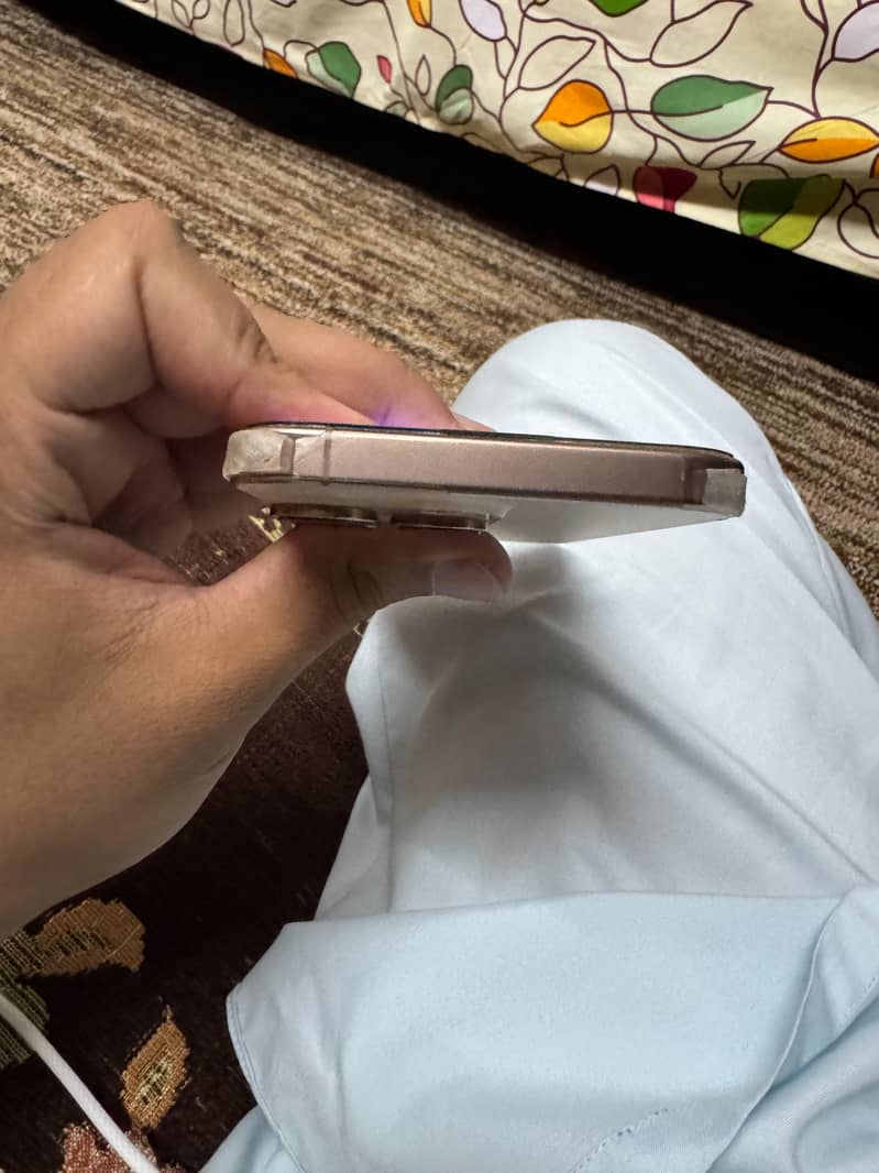 Apple iPhone 16 Pro Max 6