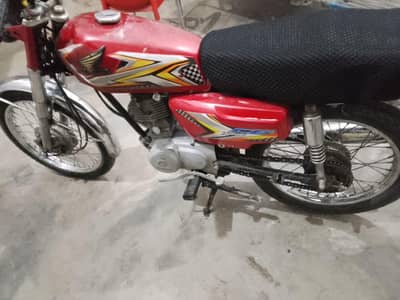honda 125 Hy engine ok Hy tyre new battery hy  03073012158 call kr len