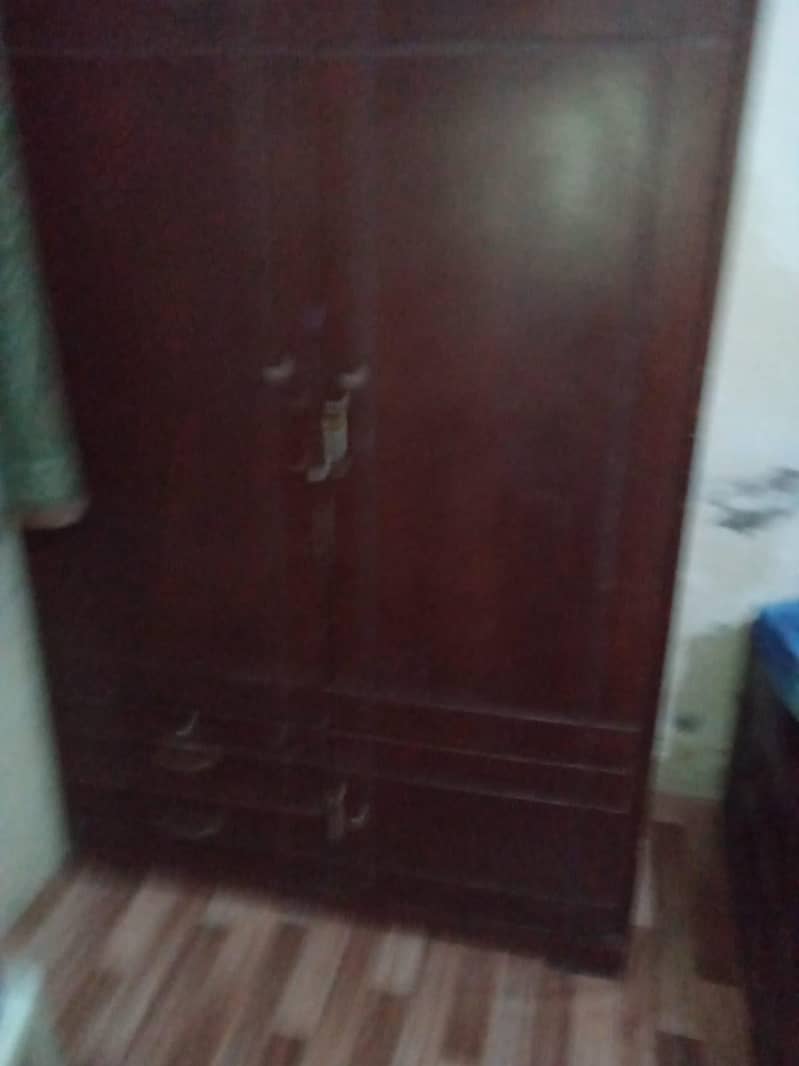 almari 1