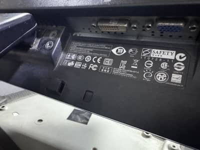 20" Wide monitor screen for sale non repaired