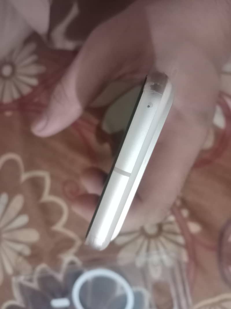 Google Pixel 8 4