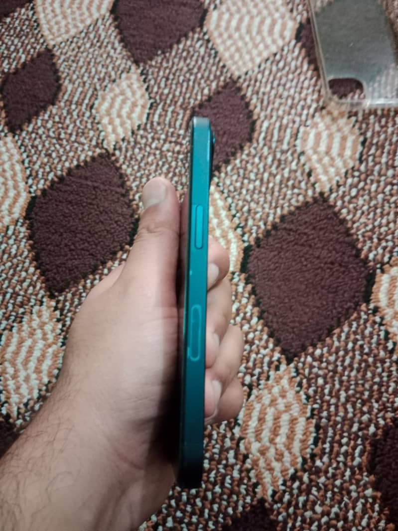 Apple iPhone 13 2