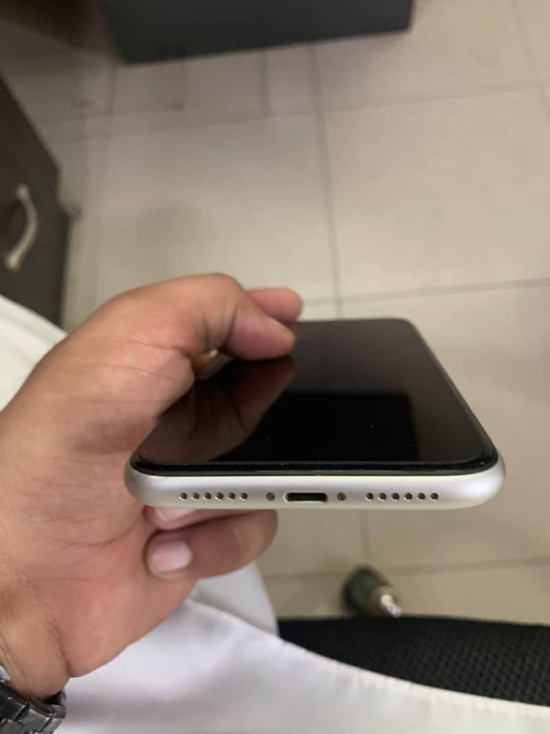 Apple iPhone 11 3