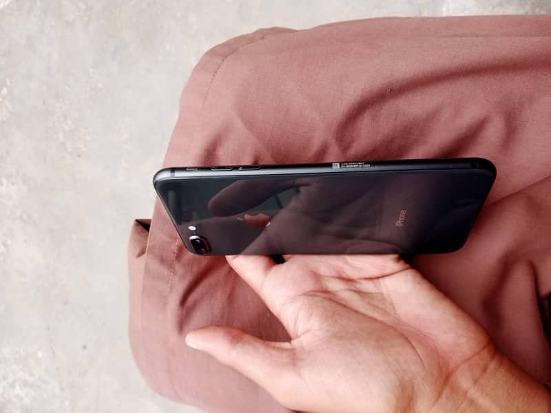 Apple iPhone 8 Plus 1
