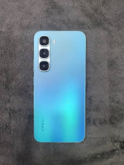 Infinix Hot 60 pro 8/128GB 12months warranty available 1 week use