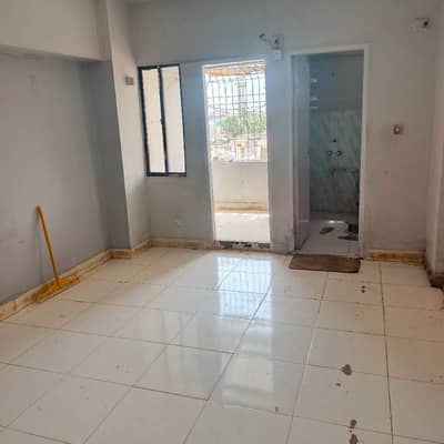 3 bed lounge 3rd floor flat for rent