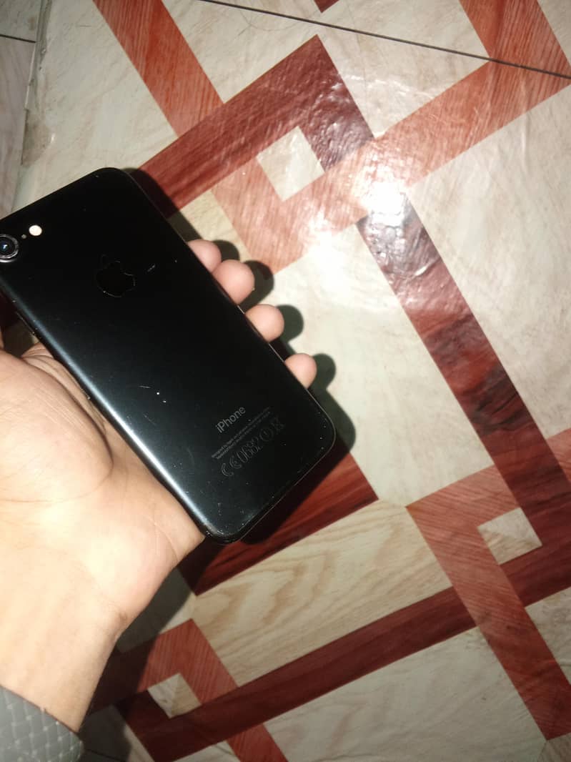 Apple iPhone 7 0
