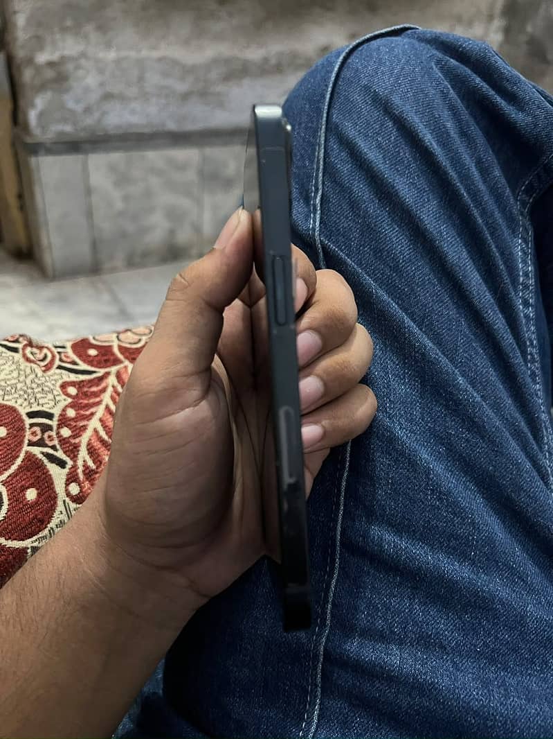 Apple iPhone 13 2