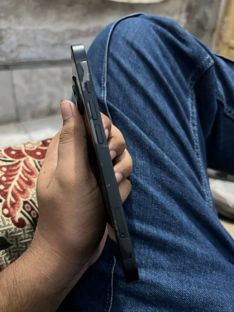 Apple iPhone 13 5