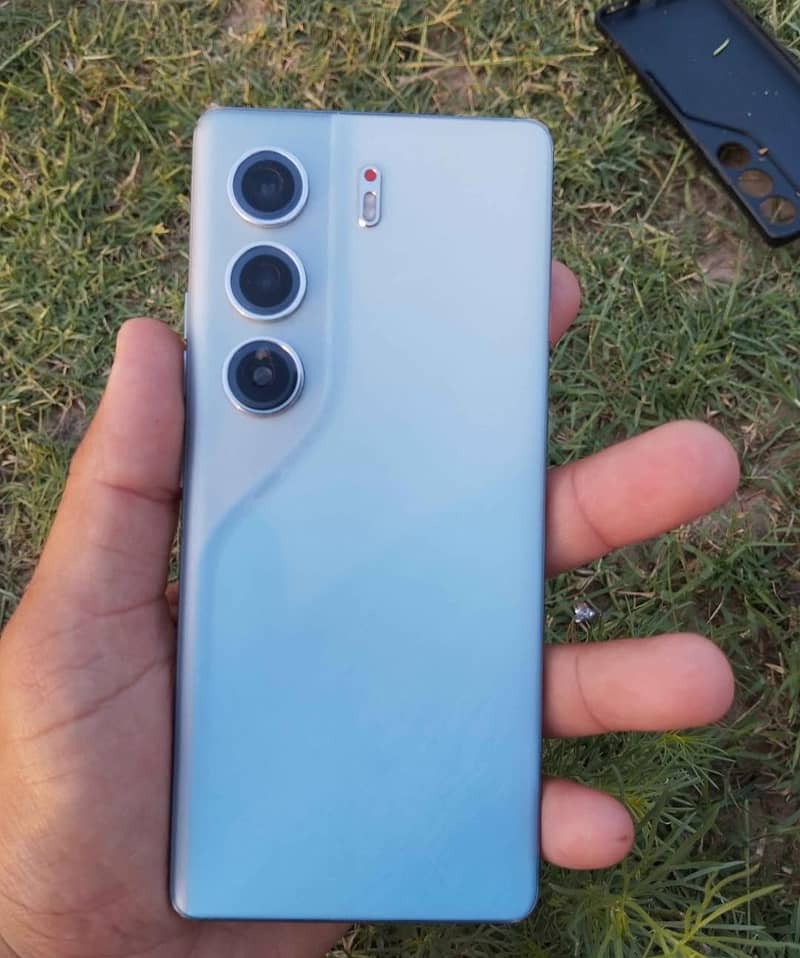Tecno CAMON 40 Pro 0