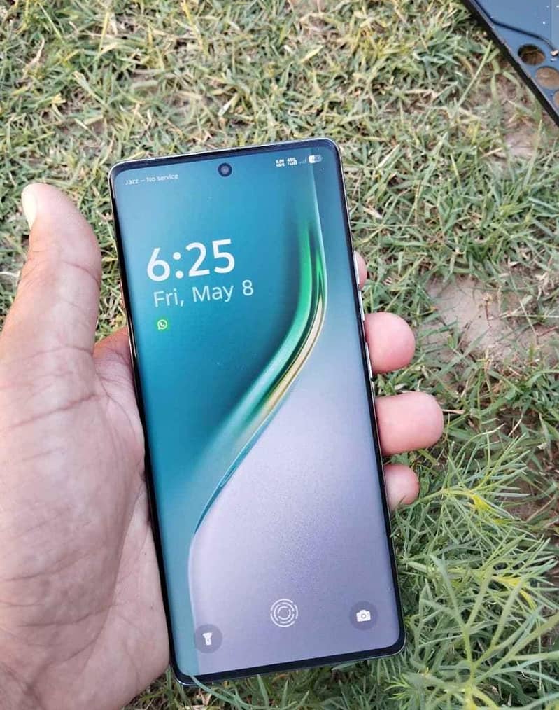 Tecno CAMON 40 Pro 1