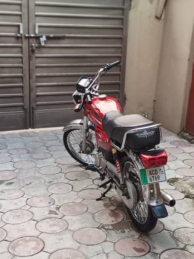 Sara saman new lga ha original tanki pari hai engine ma koi kam nhi ha