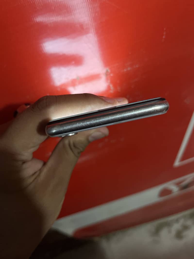Apple iPhone X 4