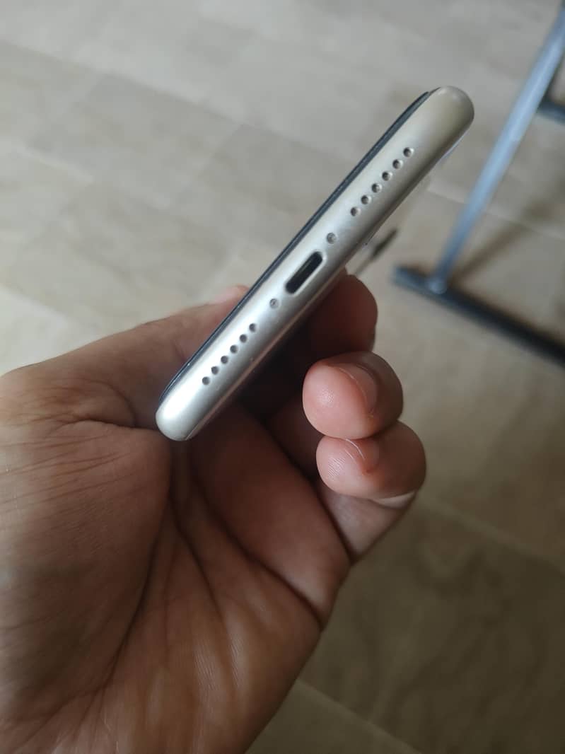 Apple iPhone 11 3