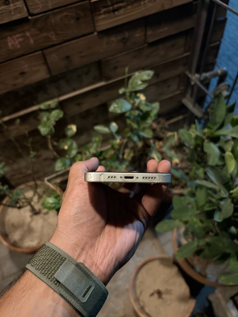 Apple iPhone 13 3