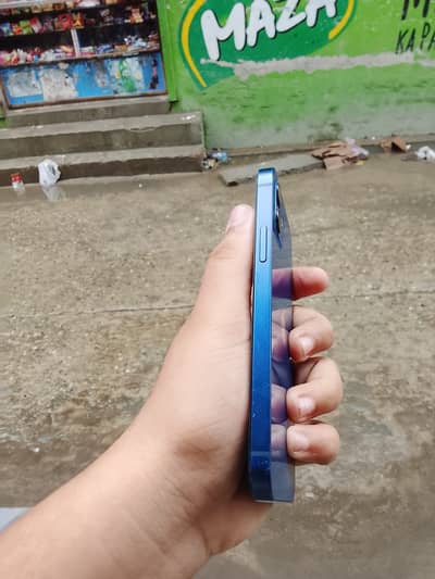 Apple iPhone 12