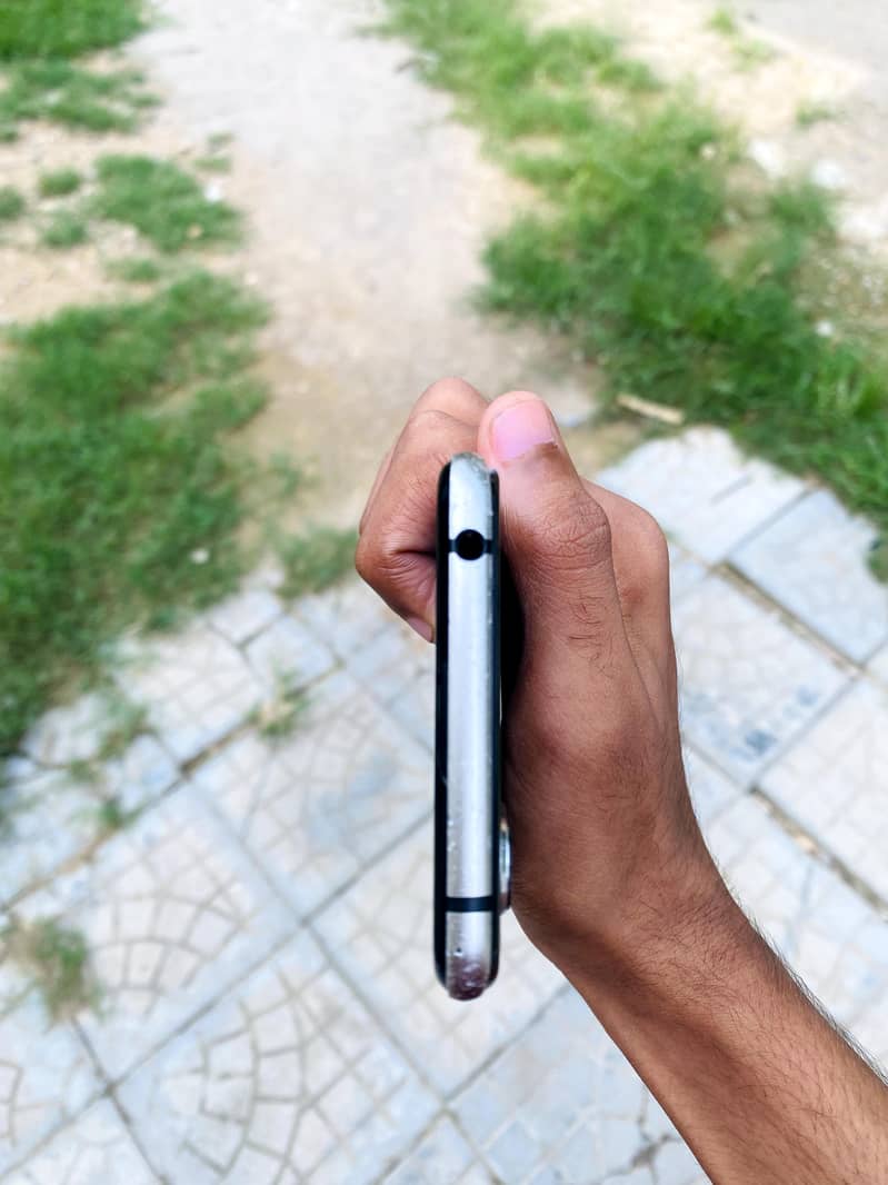 Sharp Aquos R3 2