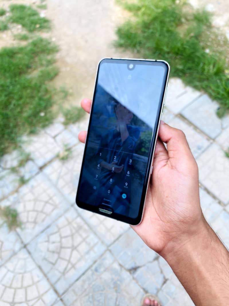 Sharp Aquos R3 3
