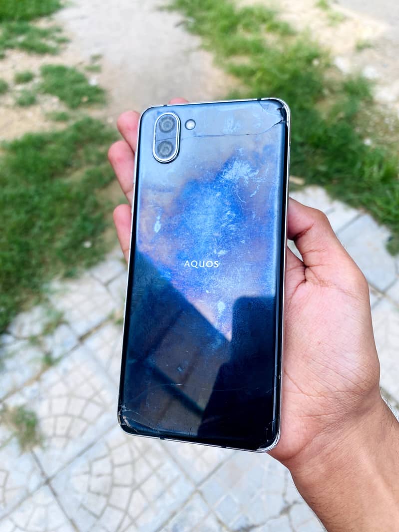 Sharp Aquos R3 5
