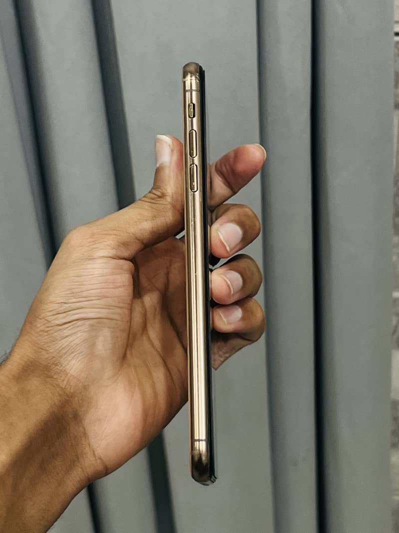 Iphone xs max 4
