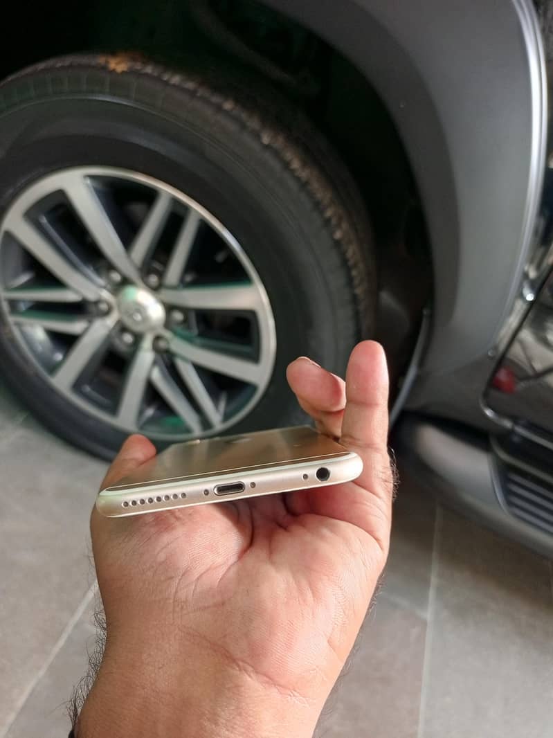 Apple iPhone 6S Plus 5