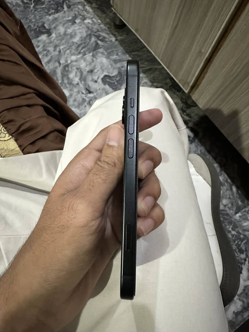 Apple iPhone 15 5