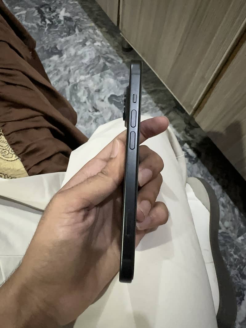 Apple iPhone 15 6