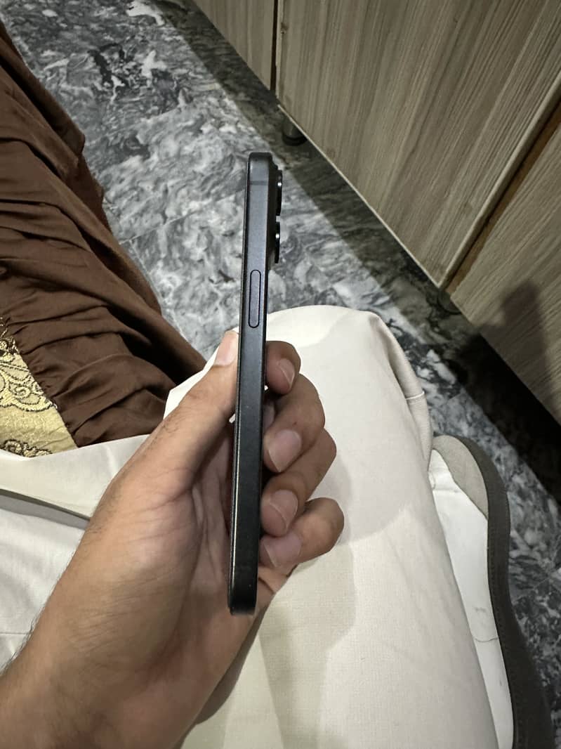 Apple iPhone 15 7