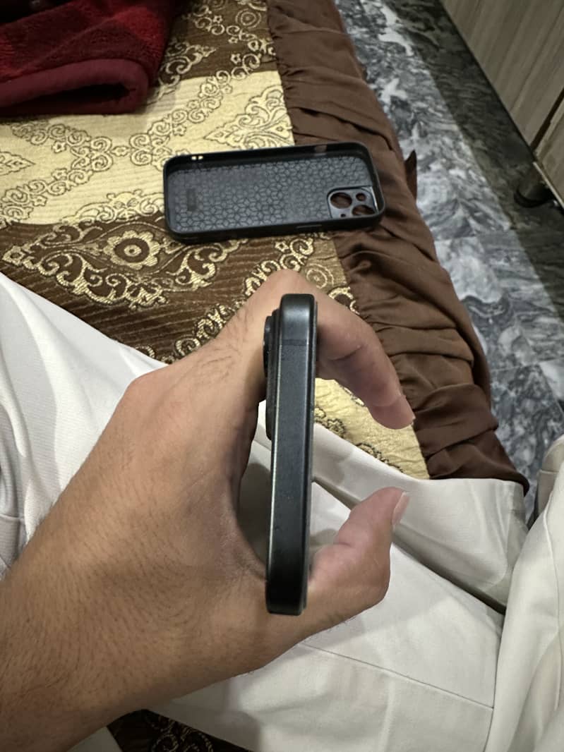 Apple iPhone 15 9