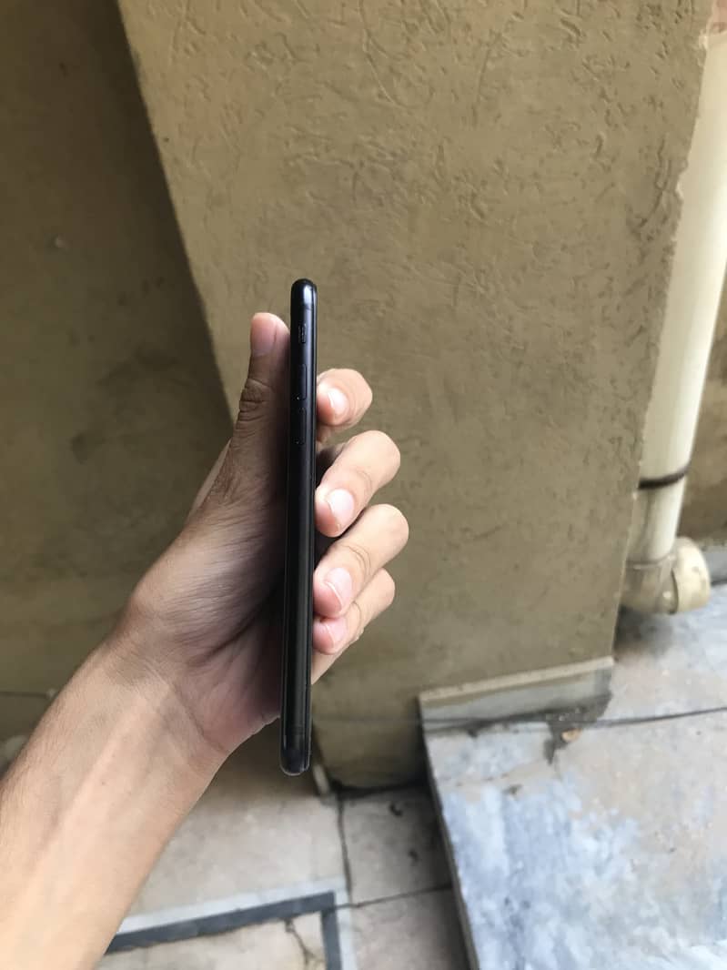 iPhone Se2 4