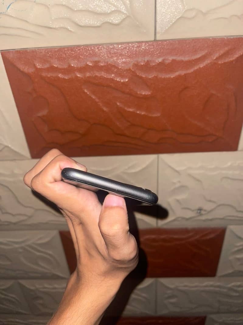 Apple iPhone 11 3