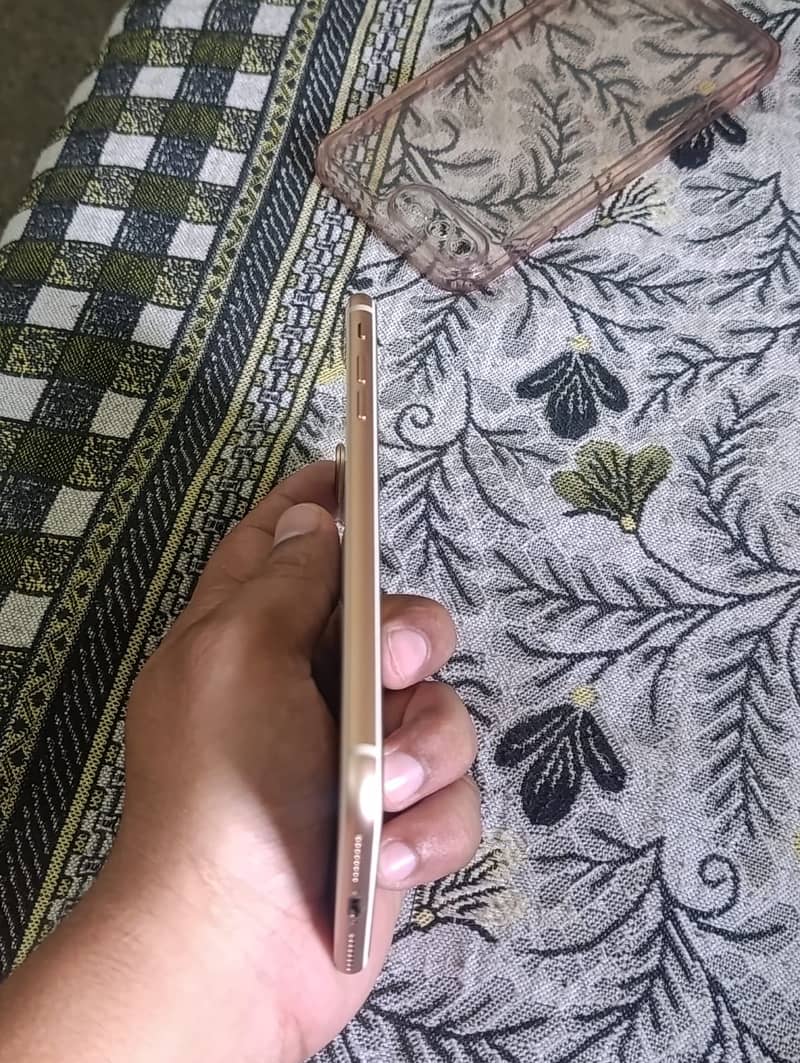 Apple iPhone 8 Plus 1