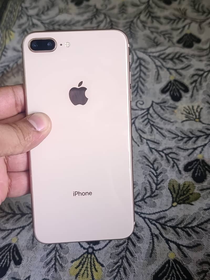 Apple iPhone 8 Plus 3