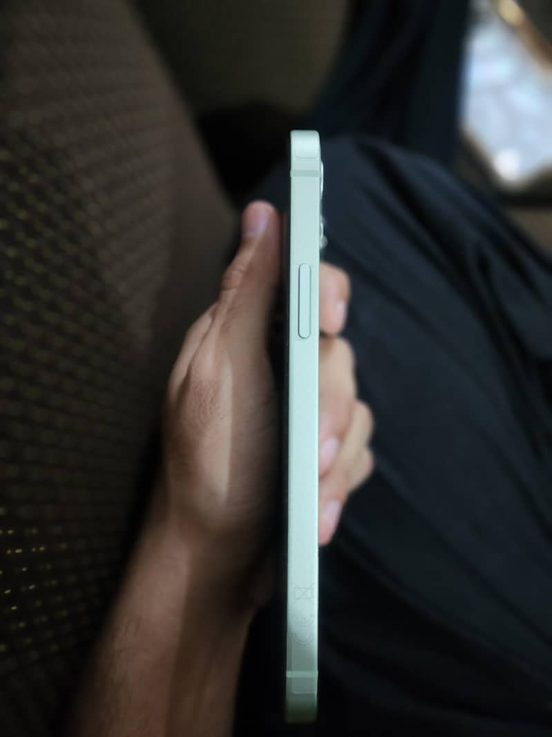 Apple iPhone 12 4