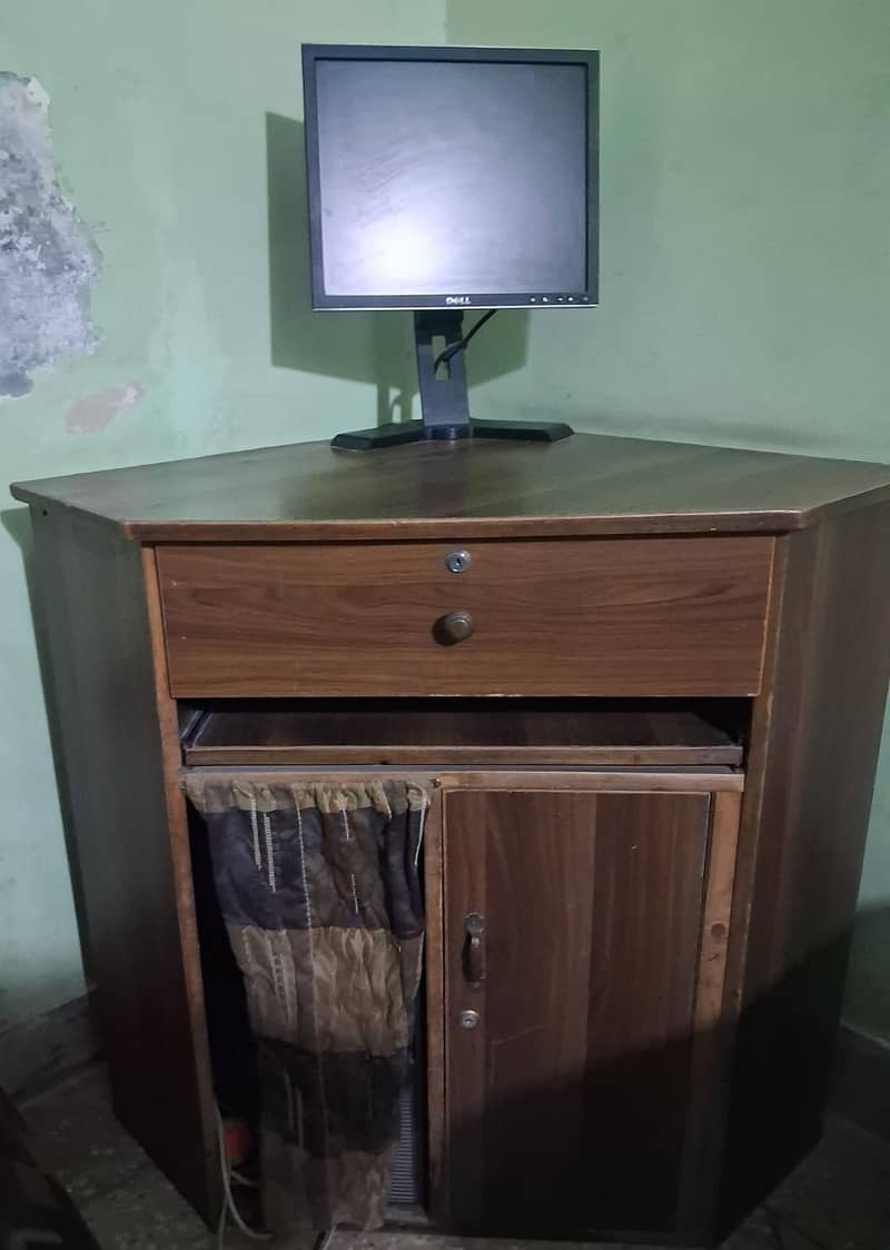 Corner Computer Table 1