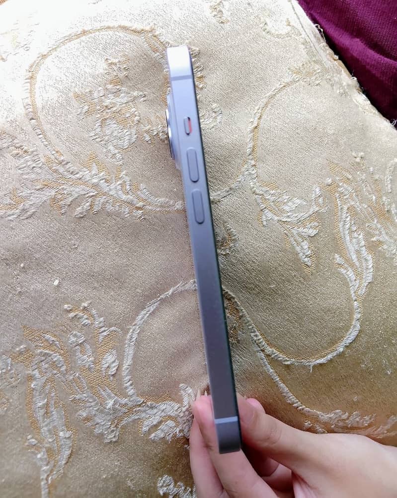 Apple iPhone 14 4