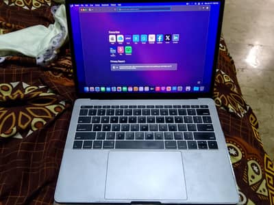 Sale Apple Macbook i5
