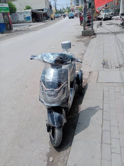 OREVO M7 3 wheeler scooty