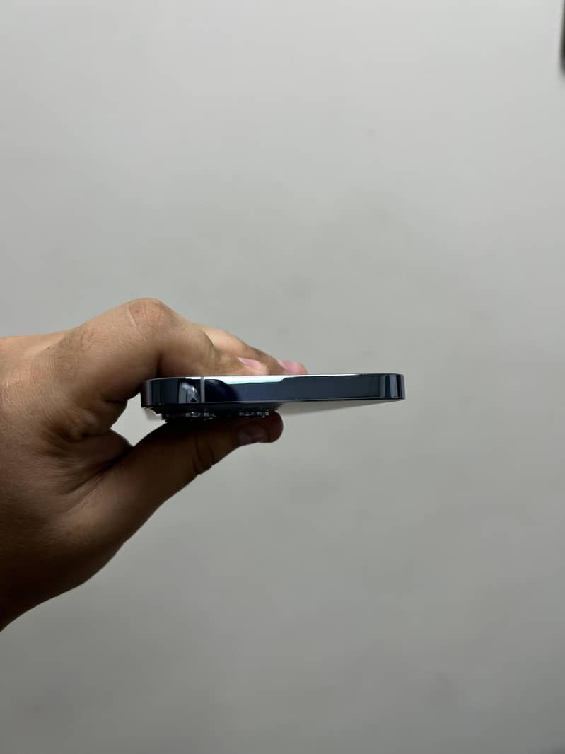 iPhone 13 Pro Max 2