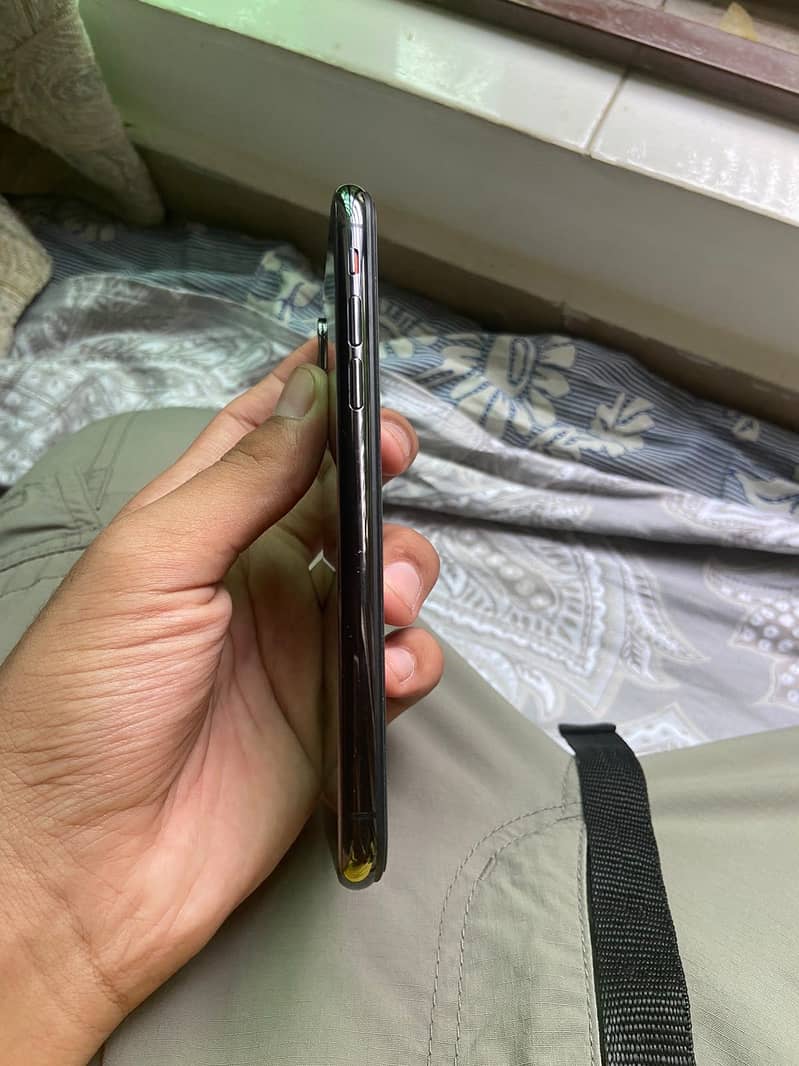 Apple iPhone X 3