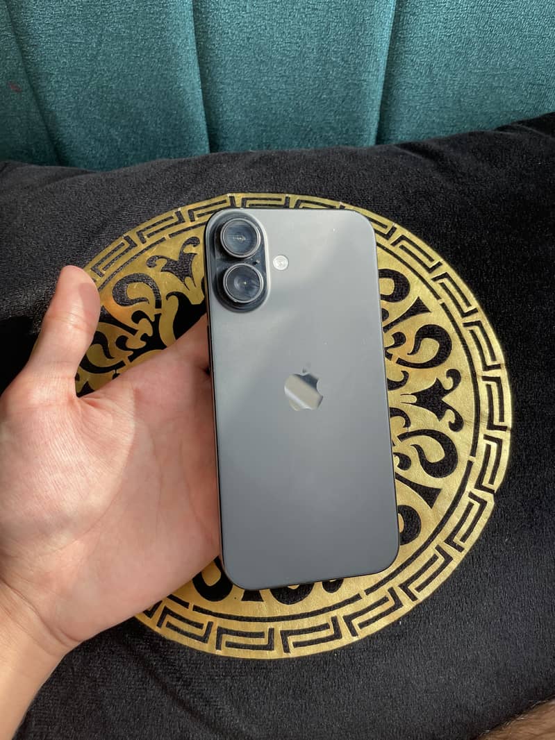 iPhone 16 0